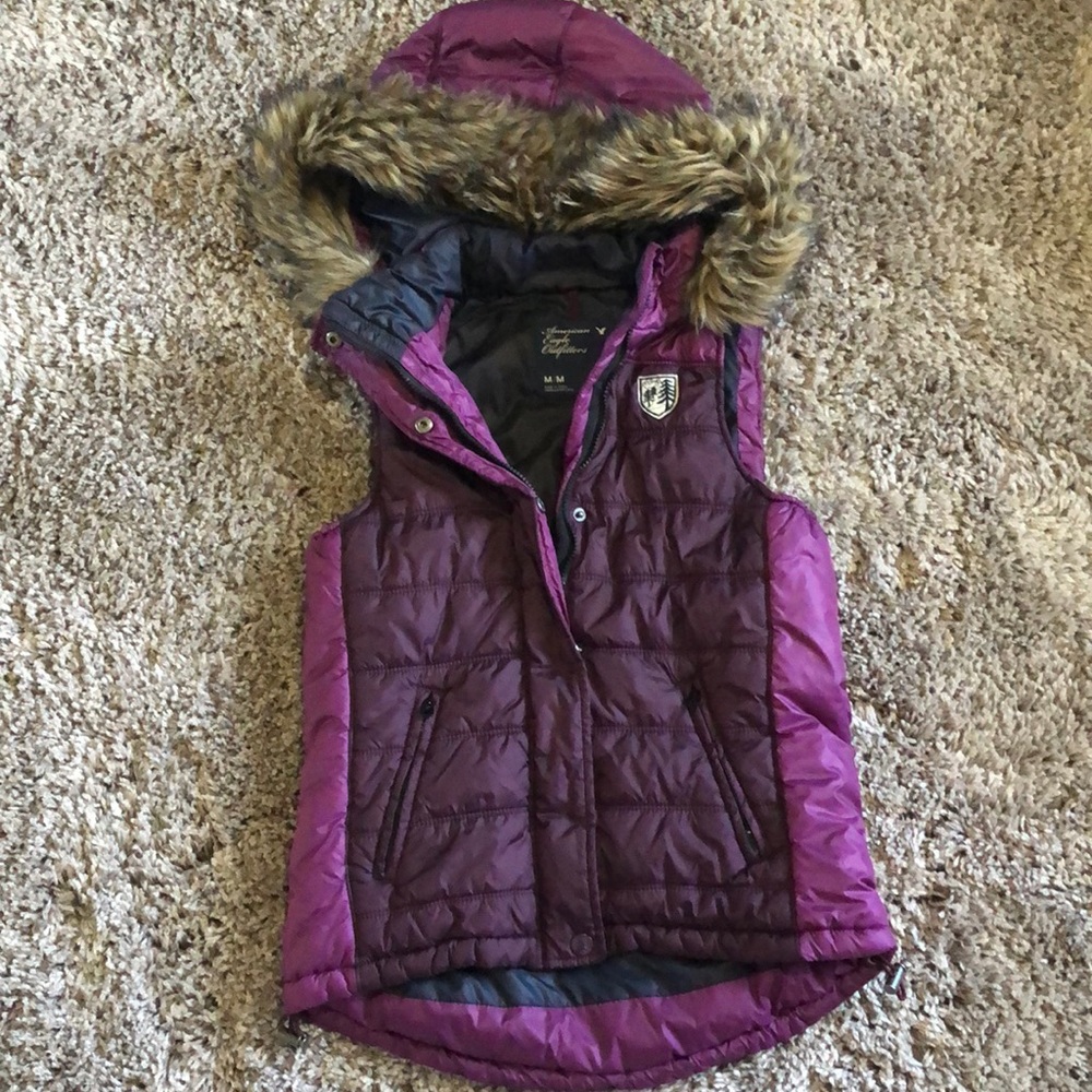 American Eagle vest with detachable hood